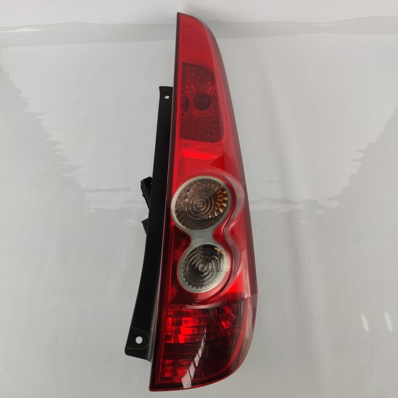 1437625 Fanale post. DX FORD FIESTA (CBK) 1.6 16V S Ber 5p/b/1596cc