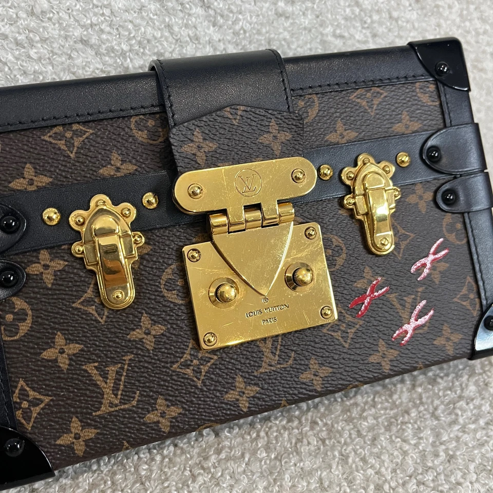 Caja rígida Louis Vuitton Petite Malle edición limitada Foto 2 de 4