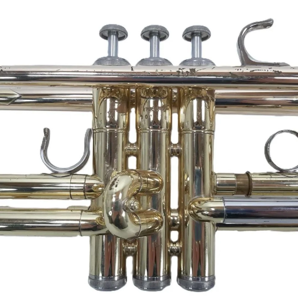 YAMAHA YTR-4325G Trumpet Gold Used with Hard Case Mouthpieces - Image 3 of 4