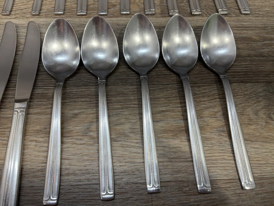 (26) pcs Wallace WAS244 Stainless Flatware Center Lined Flat & Glossy Spoon Fork - Image 3 of 4