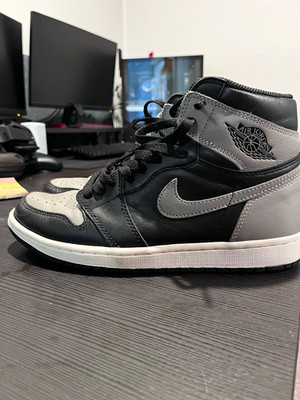 Nike Air Jordan 1 Mid Men s Black/Gray Leather Men s 8.5. Shadow 1s - USED