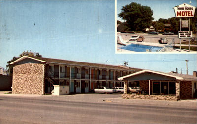 1969 RAPID CITY New Downtown Motel Street View Vintage Postcard USA Amerika