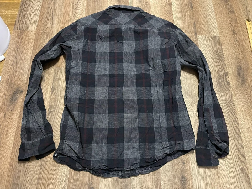 Camisa Ocean Current, para hombre talla pequeña, negra gris, cuadros, abotonada, manga larga Foto 2 de 4