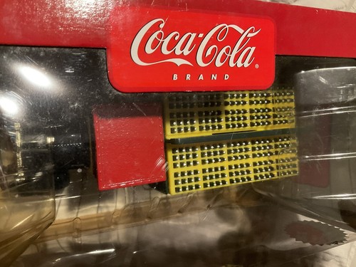 Johnny Lightning Coca-Cola 1925 Kenworth Bottle Truck 1:24 NIB - Picture 16 of 19