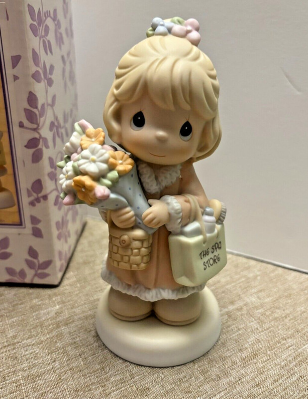 2002 Precious Moments Figurine "Club Ed "It's Time to Bless Your Own Day"- C0022