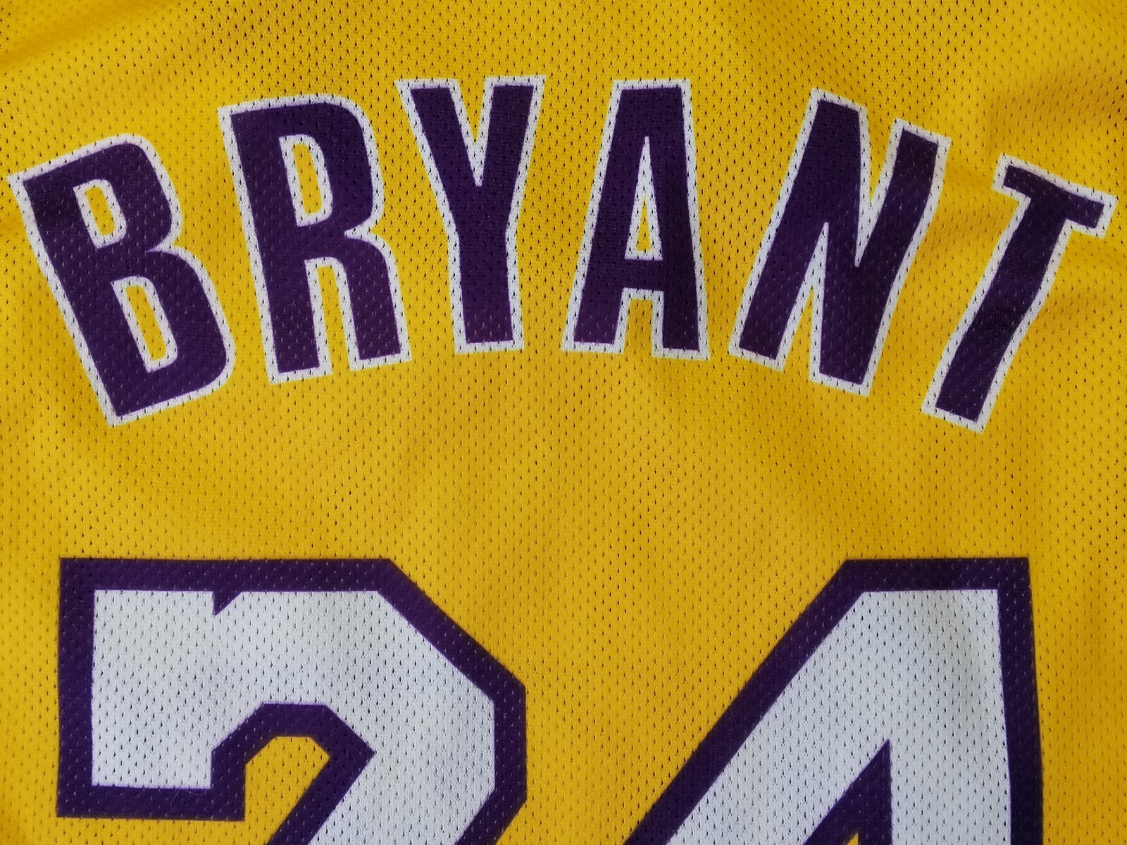 NBA LOS ANGELES LAKERS SHIRT JERSEY CHAMPION 24 BRYA… Gem