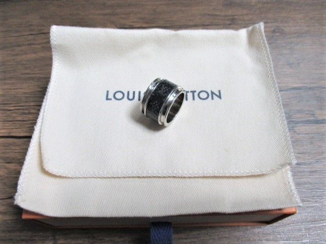 LOUIS VUITTON Berg Monogram Eclipse Ring Men s M … - image 2