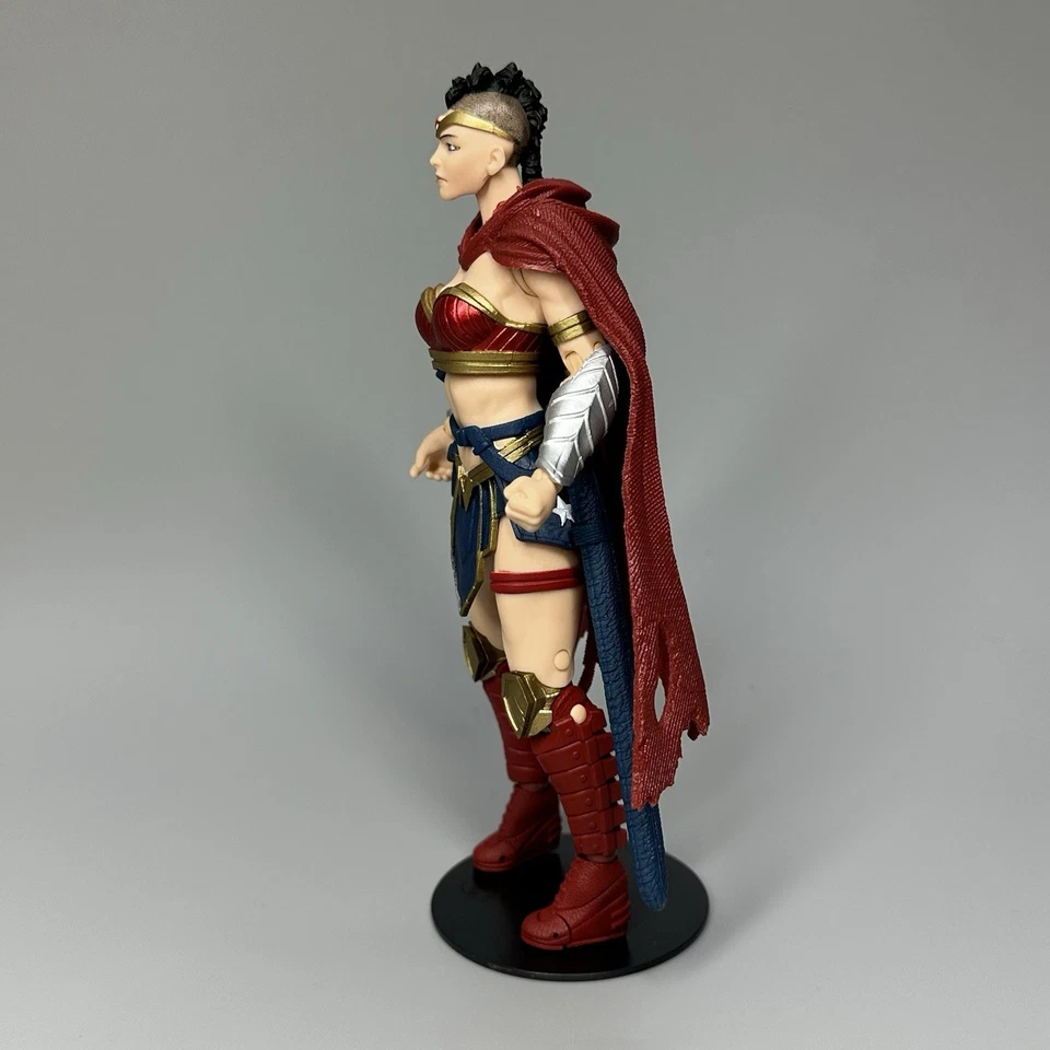 Figura de acción McFarlane DC Multiverse Last Knight on Earth Wonder Woman 7" Foto 3 de 4