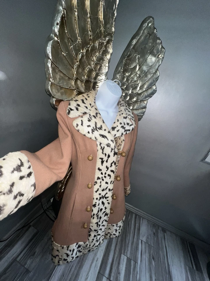 Chic Vintage Glamour: 1960s Camel Coat with Faux Leopard Fur Trim, S/M - Image 3 of 4