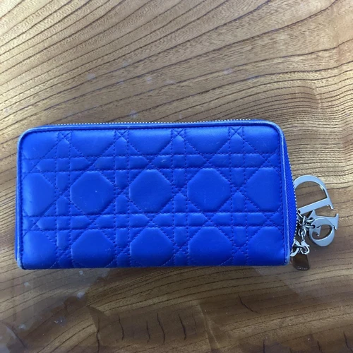 Authentique Christian Dior cuir bleu fermeture éclair ronde 20 x 10 cm avec logo breloque
