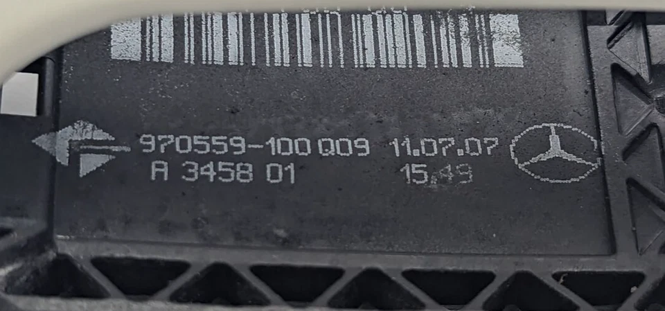 Manija de puerta delantera derecha pasajero Mercedes-Benz W204 C300 C350 2008-2014 Foto 2 de 4