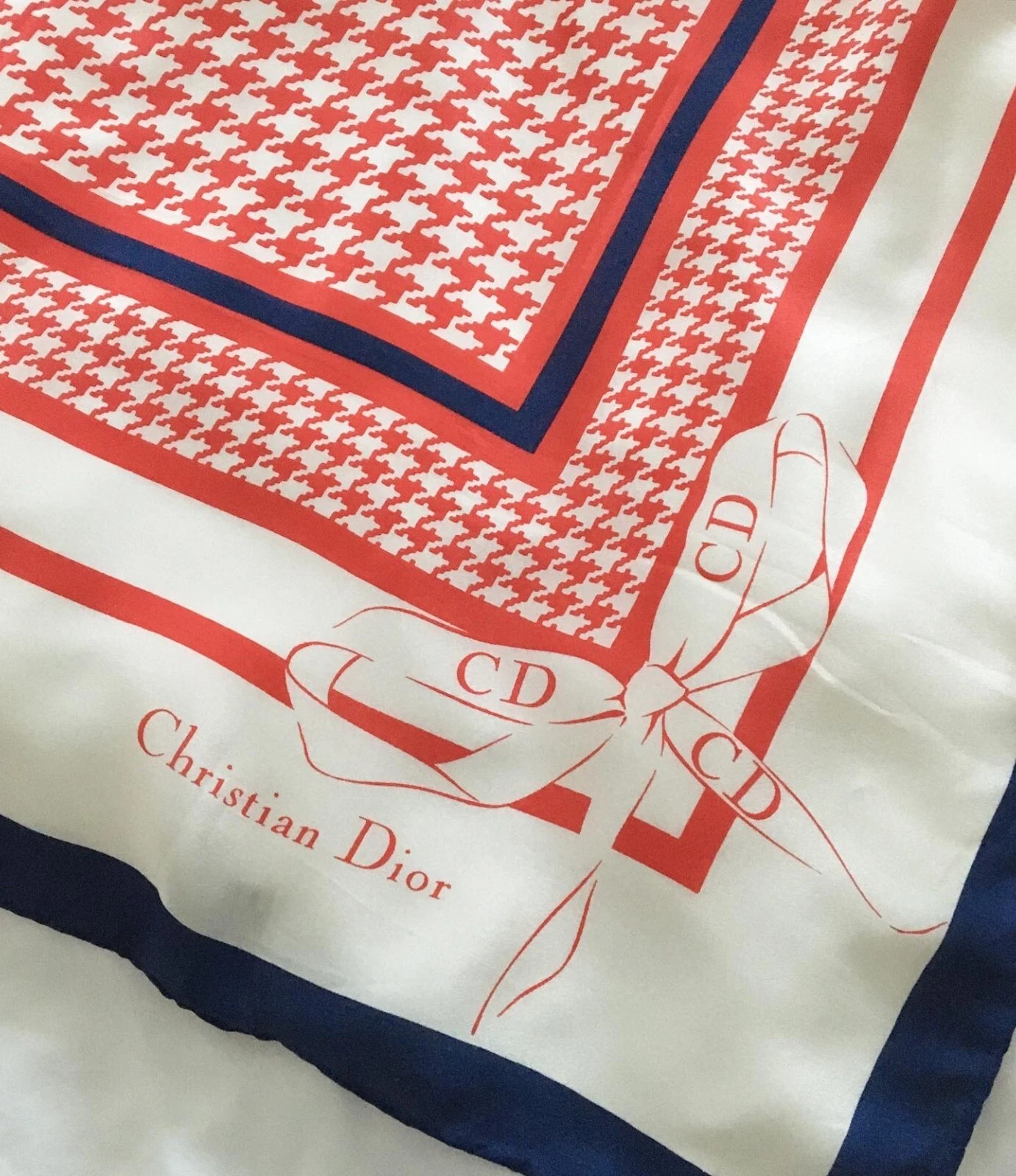 Foulard en soie vintage rouge bleu et blanc Christian Dior 30 pouces