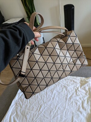 BAOBAO ISSEY MIYAKE ベージュショルダーバッグ BAO ISSEY MIYAKE バオバオ イッセイミヤケ BAOBAO LUCENT ルーセント