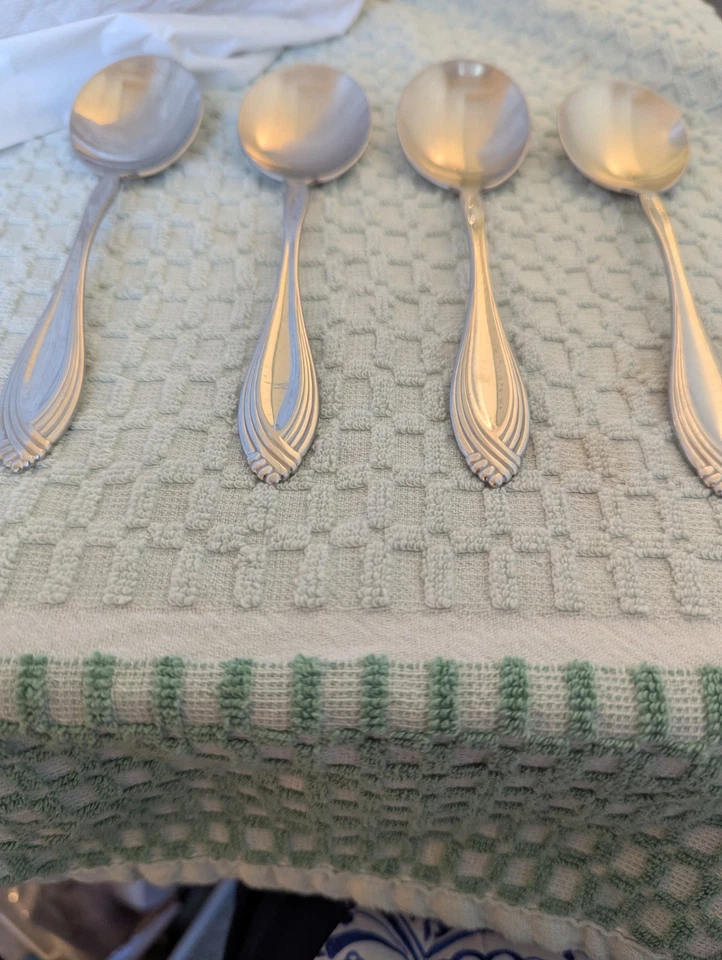 Oneida Heiress stainless round cream soup spoons Pre-owned Very RARE - Image 3 of 4