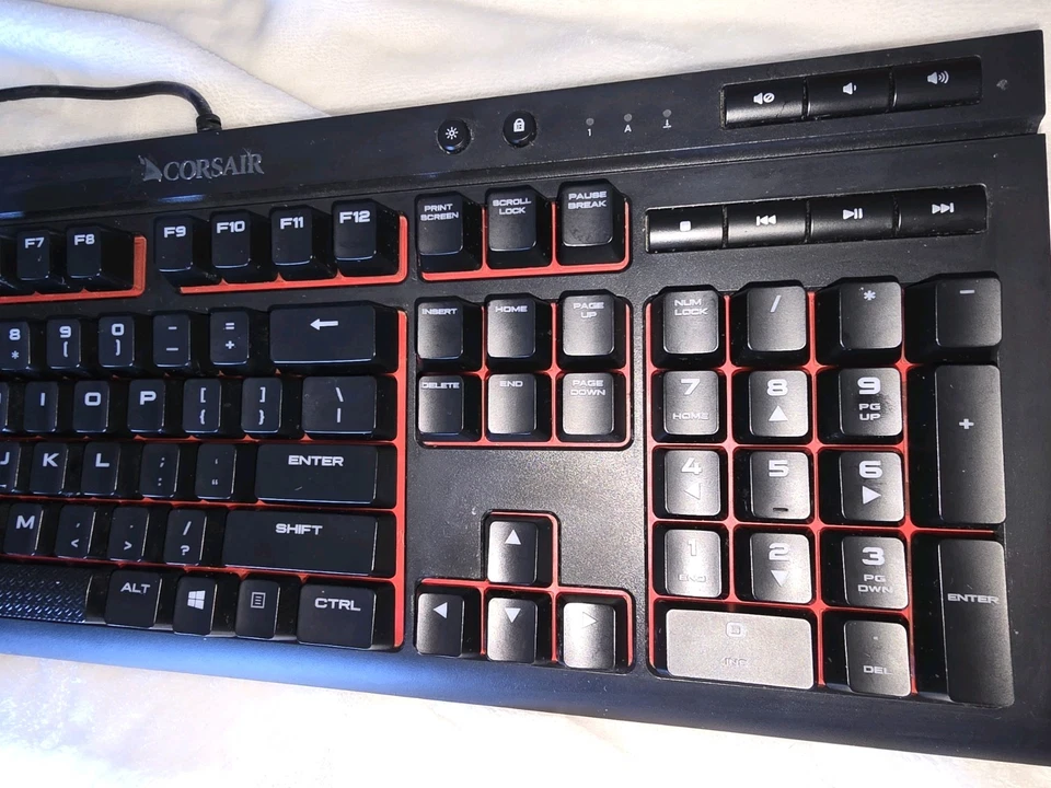 Corsair Gaming K68 Mechanical Keyboard Backlit Red Led Cherry MX Red - Image 3 of 4