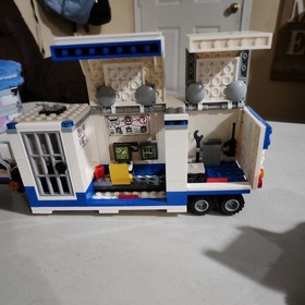 LEGO City 60139 Police Mobile Command center 95% complete