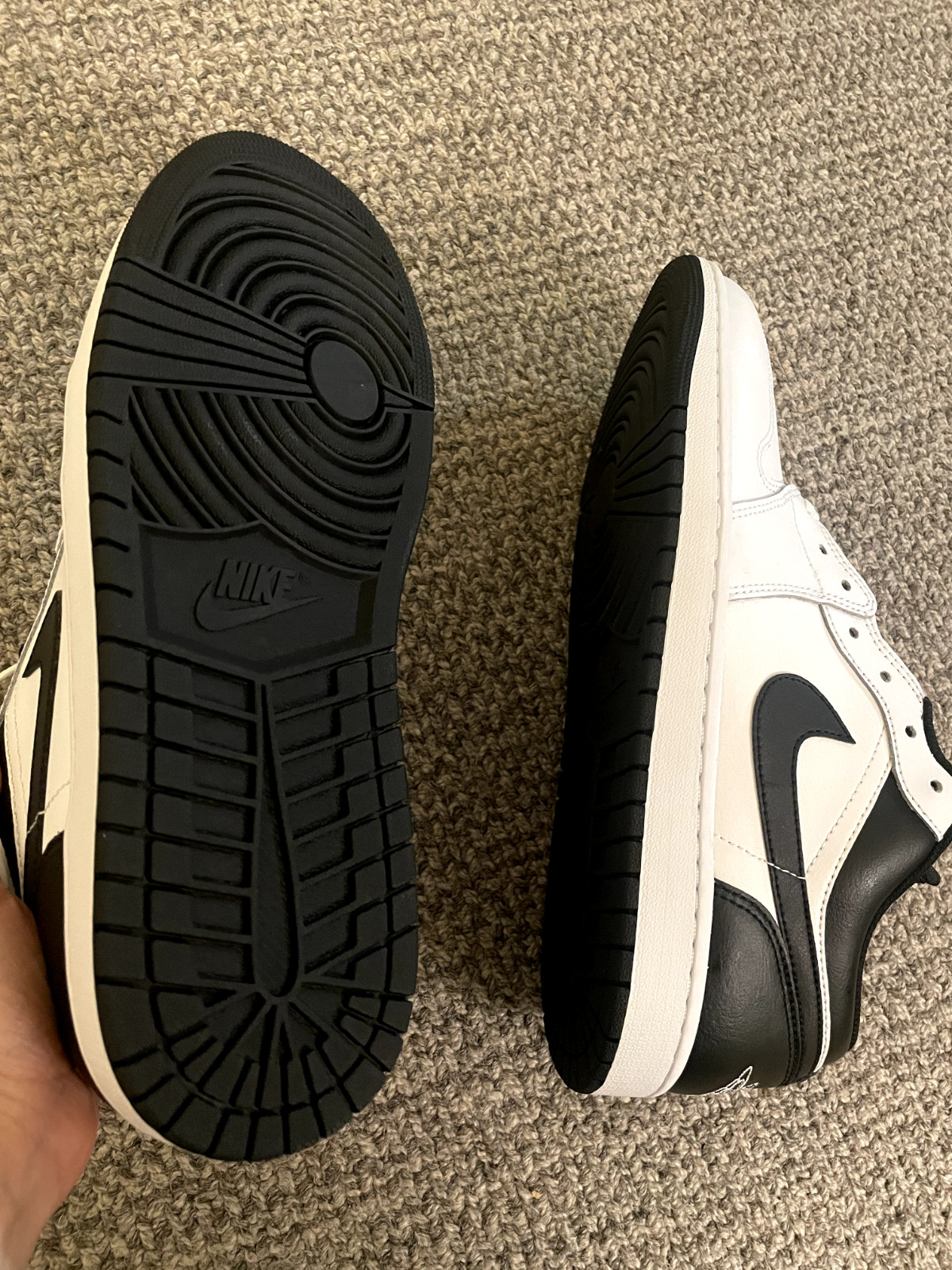 Nike Air Jordan 1 Low SE Men's 10.5 US White w Black Trim, New Nike Air Jordan 1 thumbnail 5