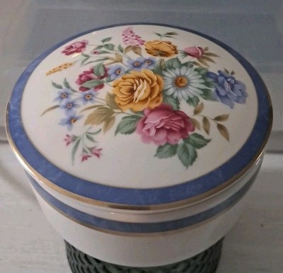 Mikasa Cozette Covered Floral Porcelain Trinket  Box Marked UT085/683 Japan