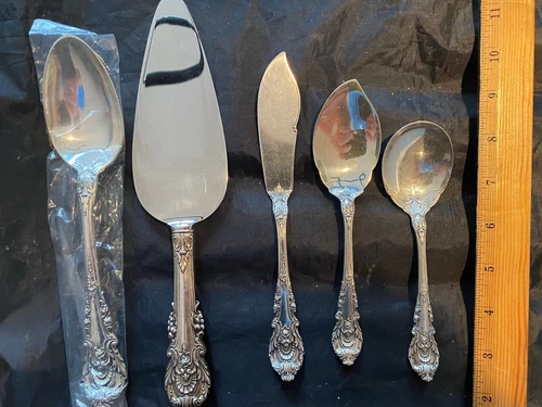 STERLING FLATWARE SIR CHRISTOPHER BY WALLACE BIDDING ON  5 SERVERS FOR 1 BID