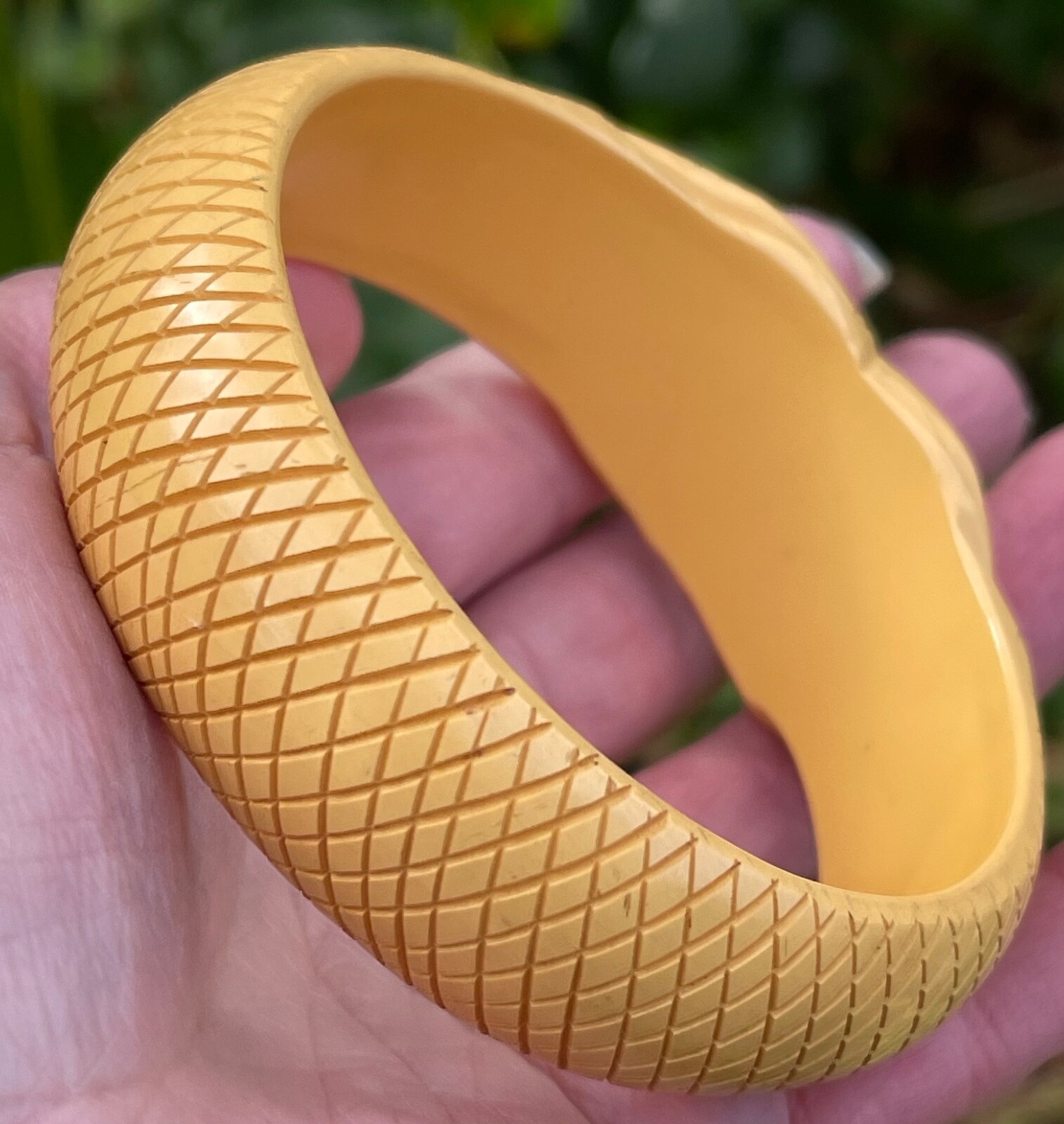 Bakelite snake scale pattern bangle bracelet vint… - image 14