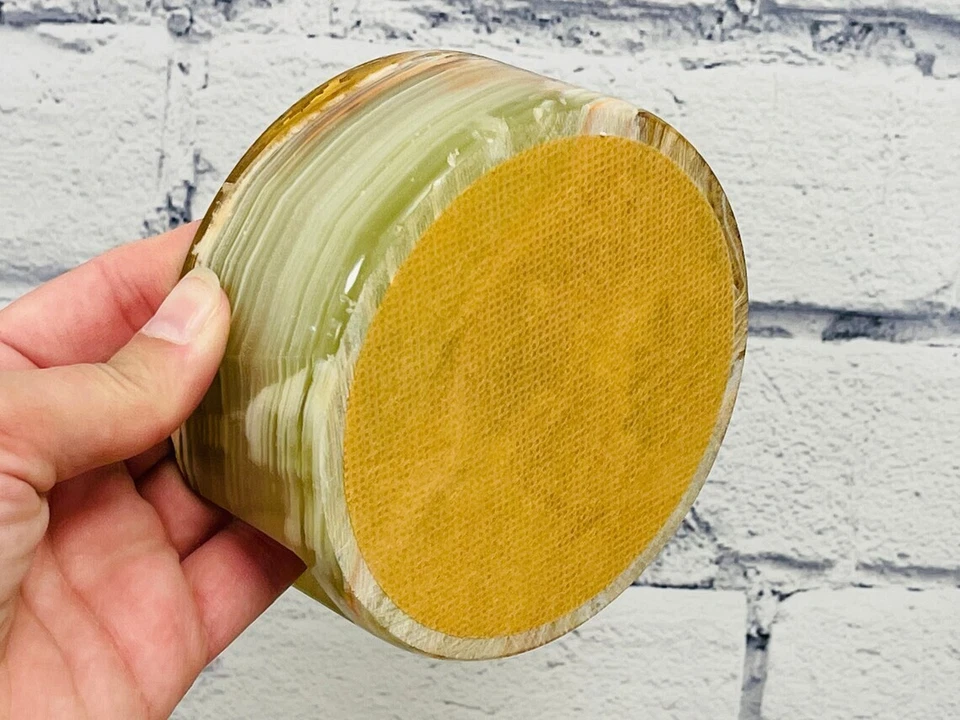 Juego de 4 posavasos de ónix verde con bandas con soporte, anti arañazos, protección de superficies Foto 3 de 4