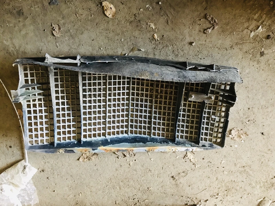 Решетка решетка для Buick Riviera 79 80 81 82 83 треснутая - Изображение 2 из 2