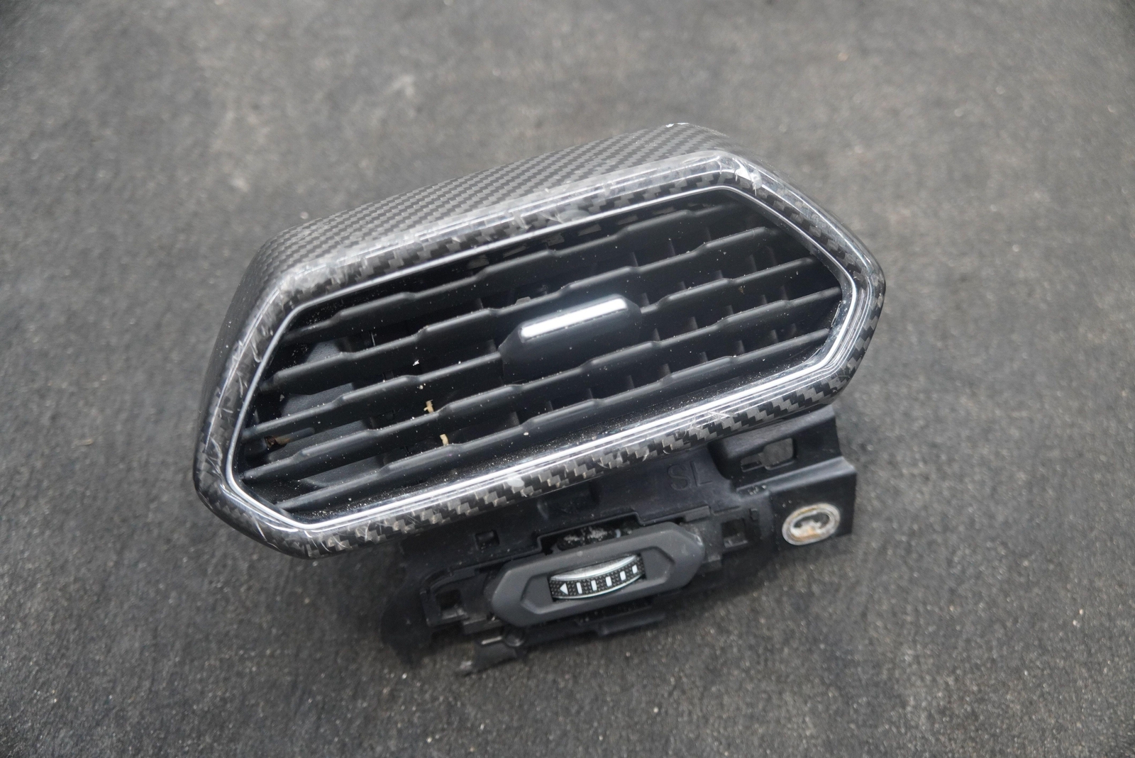 Left Dash Air Vent Carbon Fiber Trim Panel 4ML853191B Lamborghini Urus *Note*
