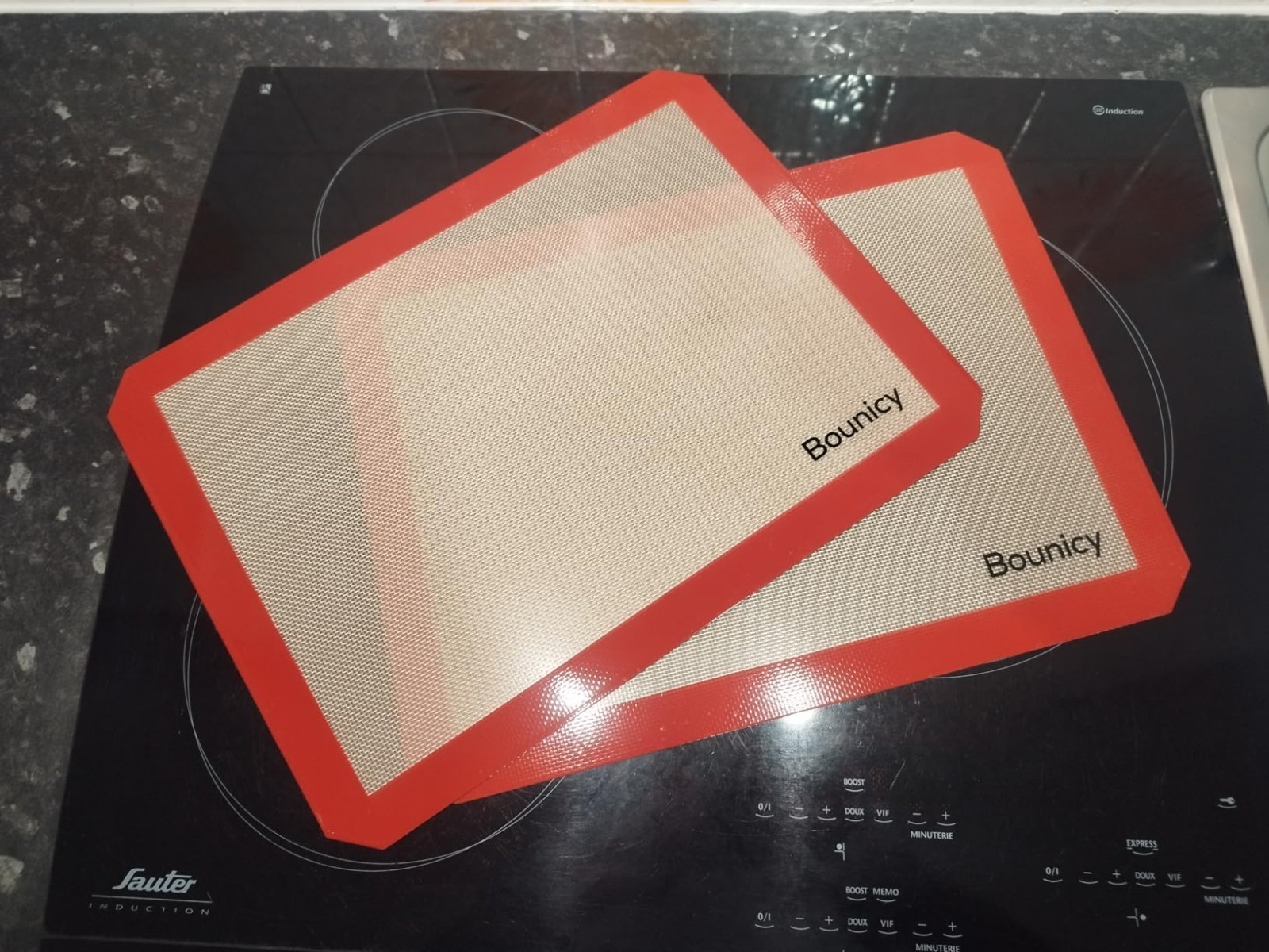 Tapis de cuisson silicone réutilisable idéal pour réussir vos macarons en famille