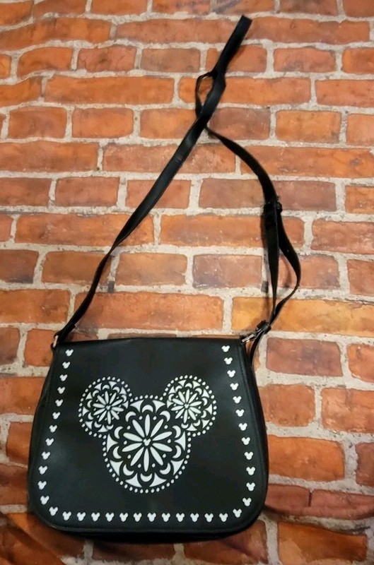 VERA BRADLEY Disney Parks Mickey Mouse Icon Laser Cut Crossbody Bag Black/White