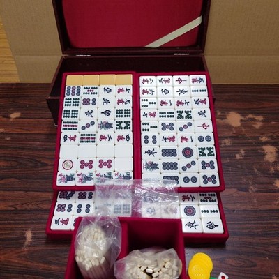 King Bird Mahjong Fliesen Set Komplett Diamond Case Scoring Sticks Würfel Red...