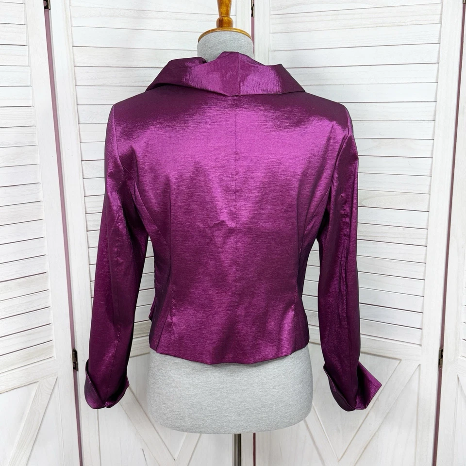Blusa feminina Nipon Boutique 8 xale com babado roxo faixa plissada tafetá - Imagem 4 de 4