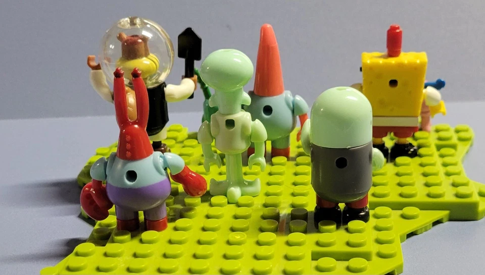 Mega Construx SpongeBob Figure lot with Patrick, Spongebob & Squidward plus more - Image 3 of 4
