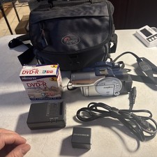 Hitachi DZ-MV550A DVD Camcorder Video Recorder 18X Optical 500x Digital W/access