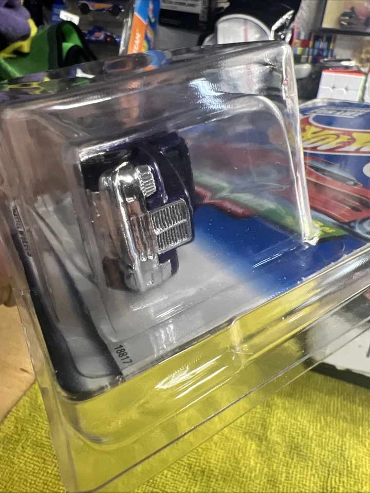 1997 Hot Wheels #751 Treasure Hunt Series 3/12 KENWORTH T600A Purple w/ Protectr - Image 3 of 4