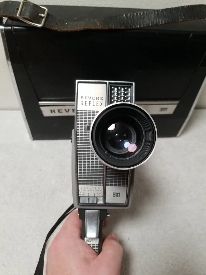 Revista REVERE 8MM Reflex Power Zoom Cámara Vintage 1962 ¡con estuche de transporte! Foto 3 de 4