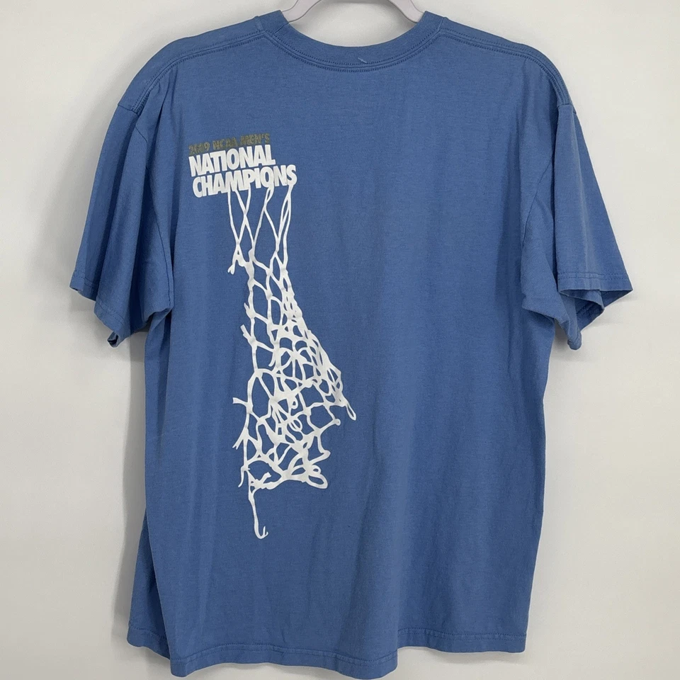 Nike Carolina del Norte Baloncesto Hombres Camisa Mediana Tarheel Campeones Nacionales Foto 4 de 4
