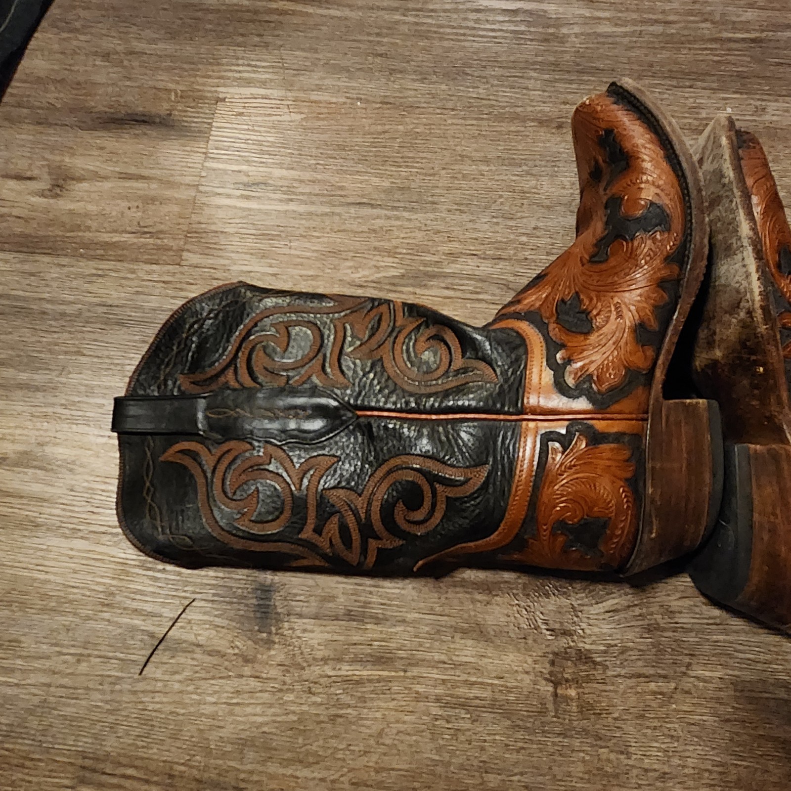 Vintage Lucchese Handmade Classics  Tooled  LEATHER 10.5 RARE Made In USA LOOK image 6