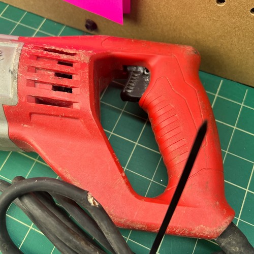 Milwaukee 6519-30 Sawzall Reciprocating Saw 120V - Black/Red **FOR PARTS ONLY** - Picture 8 of 12