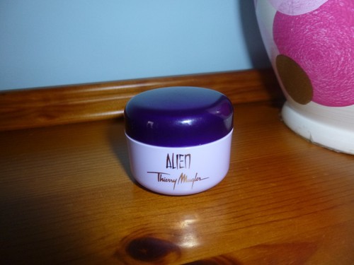 Alien By Thierry Mugler Beautifying Body Lotion 4 x 10ml & 15ml Shower Milk - Picture 2 of 3