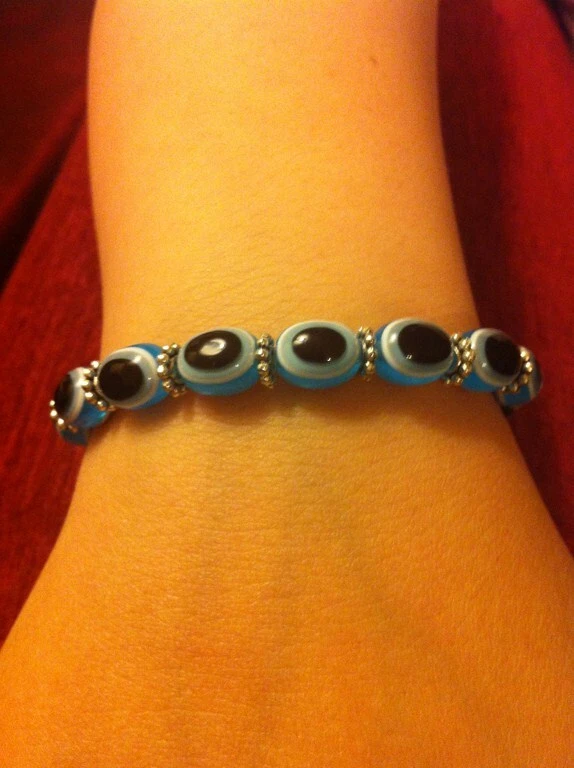  Pulsera de cuentas de mal de ojo azul claro hecha a mano # Foto 3 de 4
