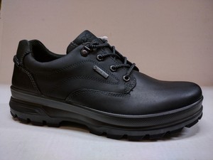 ecco gore tex trainers