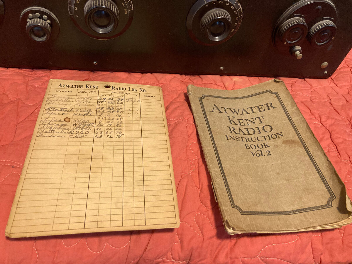 Atwater Kent Model 20 Compact Tube Radio Receiver and Horn Atwater Kent Model 20 Compact Tube Radio Receiver and Horn