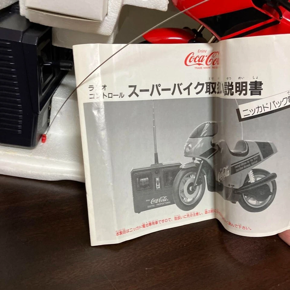 Motocicleta de radiocontrol Coca-Cola 1988 Juegos Olímpicos de Seúl - Edición limitada, de colección Foto 4 de 4
