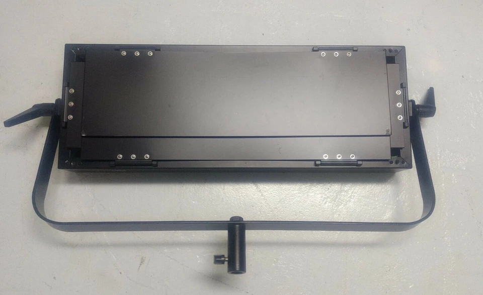 Flolight Medalight FLO-110 W dimmer fluorescent light bank  BULB NOT INCLUDED - Image 2 of 4