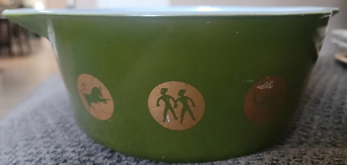 Pyrex zodiac casserole dish 2 1/2 quart 475 B olive green 1960s Housewares