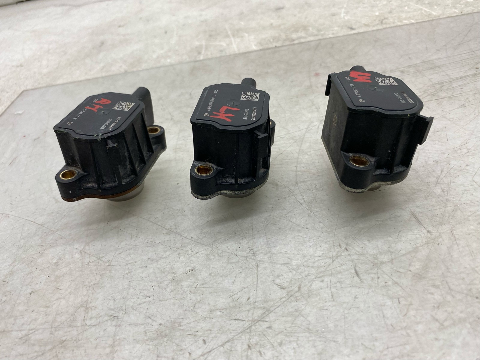 2020-2025 ASTON MARTIN DBX OEM 4.0L EXHAUST VVT ACTUATOR SOLENOID SET 1779821700