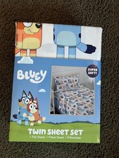 BLUEY 3 Piece TWIN SIZE Sheet Set. White with Holiday Gift Design.