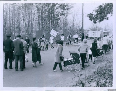 1964 Photo Randolph Ma Mothers Picket With Children To Block Site Protests 7X9