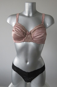 TRIUMPH LINGERIE LADYFORM SOFT BLUSH LACE UNDERWIRED NON PADDED BRA GB 34D 75D