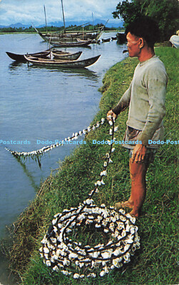 R575429 Fischer bei Quang Ngai zieht seine Netze Südvietnam Farbprodukt